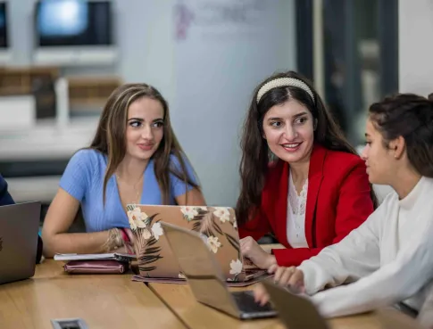 ISCOM : un premier pas dans le monde de la communication