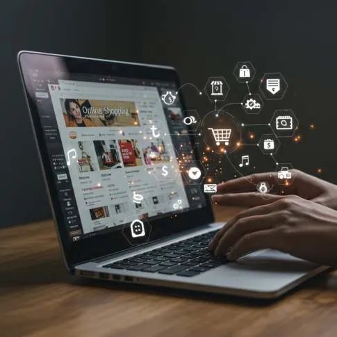 vignette-bachelor-communication-marketing-digital-iscom-my-french-degree